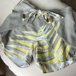 Patagonia Garden Island Tie Front Shorts size small